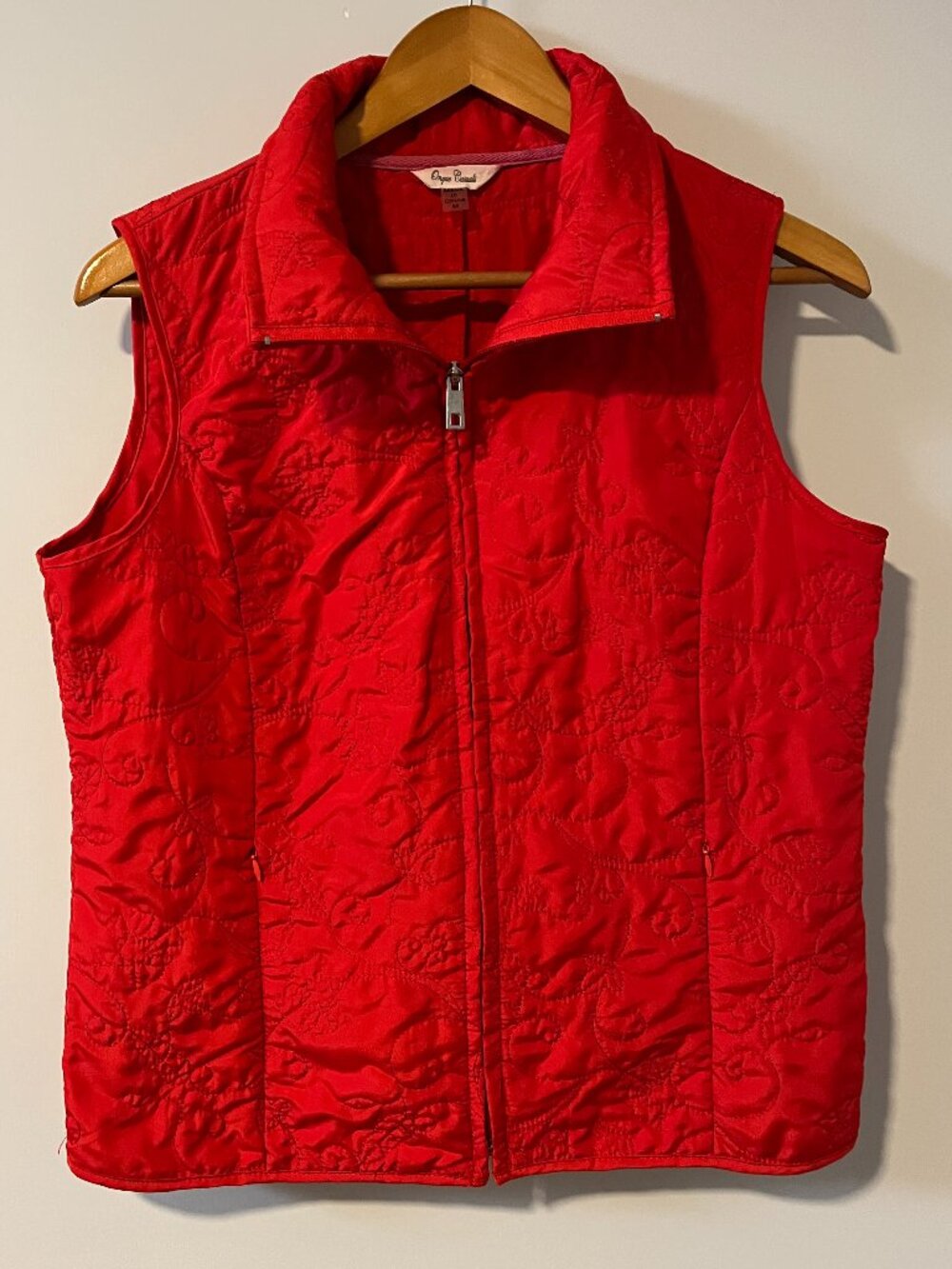Onque Casuals Womens Red Lightweight Quilted Vest Floral Design Size Medium